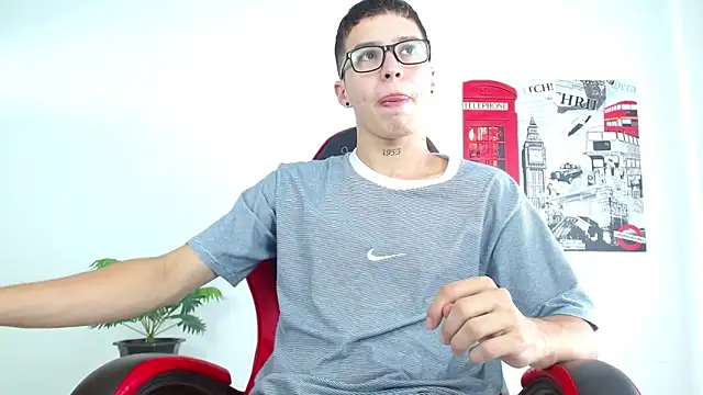 Snapshot of Cumandres18 chatting on 26, 9, 2025 Cumandres18 online show from 26, 9, 2025