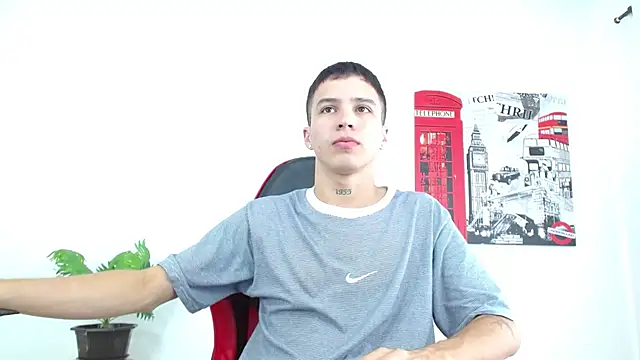 Snapshot of Cumandres18 chatting on 31, 10, 2025 Cumandres18 online show from 31, 10, 2025