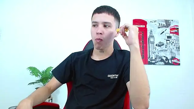 Snapshot of Cumandres18 chatting on 12, 11, 2025 Cumandres18 online show from 12, 11, 2025