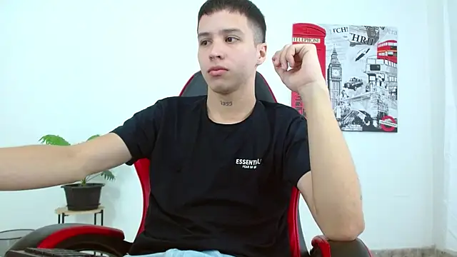 Snapshot of Cumandres18 chatting on 14, 11, 2025 Cumandres18 online show from 14, 11, 2025