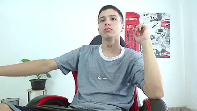 Snapshot of Cumandres18 chatting on 15, 11, 2025 Cumandres18 online show from 15, 11, 2025