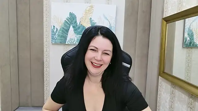 Nina Stane online show from 4, 12, 2025