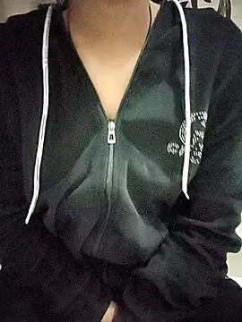 Snapshot of Nikita-Singh88 chatting on 1, 12, 2025 Nikita-Singh88 online show from 1, 12, 2025