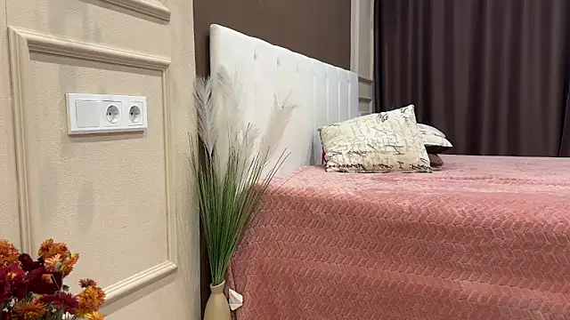 daniellia  online show from 3, 11, 2025