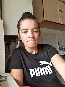 Snapshot of alinaalinutzq chatting on 20, 12, 2025 alinaalinutzq online show from 20, 12, 2025