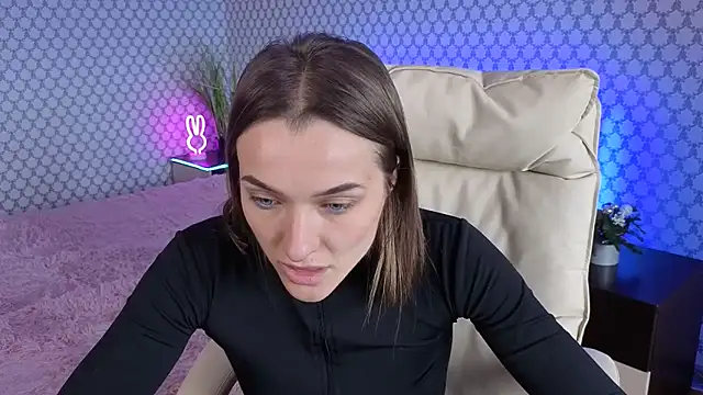 EmmySkyy online show from 4, 10, 2025