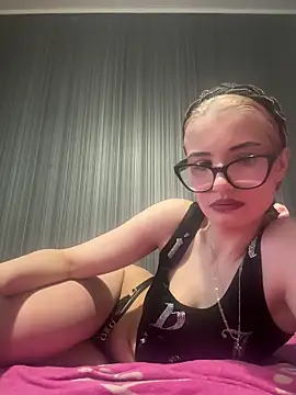 Snapshot of Larra69 chatting on 10, 6, 2026 Larra69 online show from 10, 6, 2026