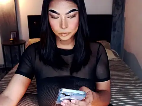 xTrixieMae online show from 10, 4, 2026