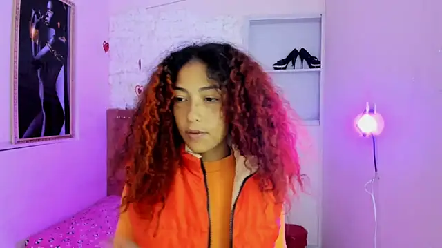 Snapshot of candela_ruiz chatting on 18, 9, 2025 candela ruiz online show from 18, 9, 2025