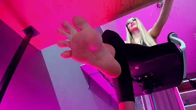 Yourweakness777 online show from 20, 12, 2025