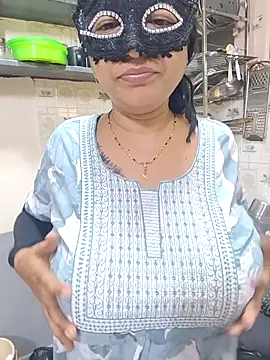 Queen Nightt online show from 7, 10, 2025