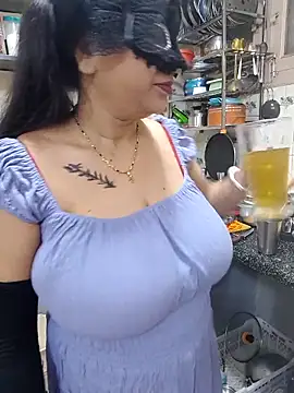 Snapshot of Queen_Nightt chatting on 3, 4, 2026 Queen Nightt online show from 3, 4, 2026