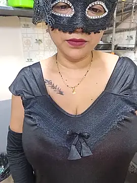 Snapshot of Queen_Nightt chatting on 6, 4, 2026 Queen Nightt online show from 6, 4, 2026