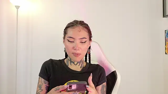 sara queen10 online show from 14, 4, 2026