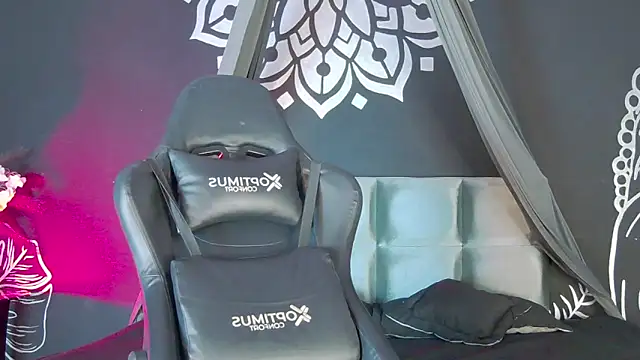 Snapshot of RavennMoonn chatting on 25, 9, 2025 RavennMoonn online show from 25, 9, 2025