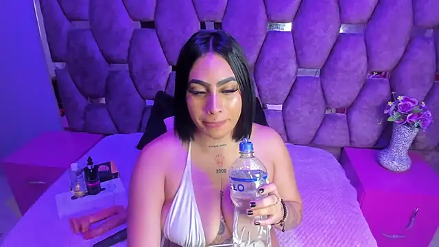 Snapshot of nikky_latin chatting on 25, 9, 2025 nikky latin online show from 25, 9, 2025