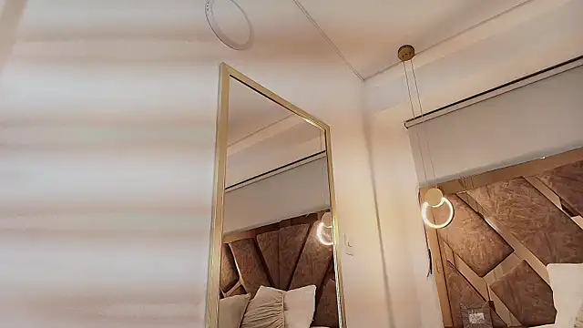 Snapshot of zarah_andrew__ chatting on 15, 9, 2025 zarah andrew online show from 15, 9, 2025