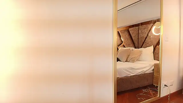 Snapshot of zarah_andrew__ chatting on 30, 9, 2025 zarah andrew online show from 30, 9, 2025