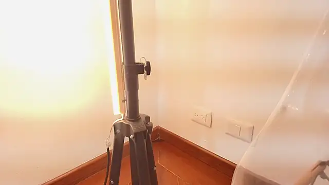 Snapshot of zarah_andrew__ chatting on 7, 10, 2025 zarah andrew online show from 7, 10, 2025