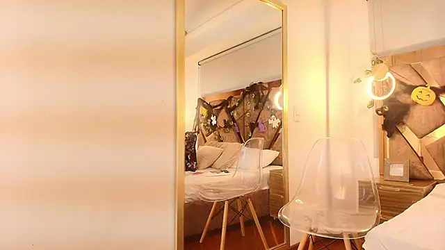 Snapshot of zarah_andrew__ chatting on 24, 10, 2025 zarah andrew online show from 24, 10, 2025