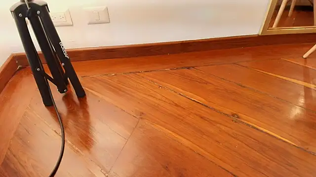 Snapshot of zarah_andrew__ chatting on 28, 10, 2025 zarah andrew online show from 28, 10, 2025