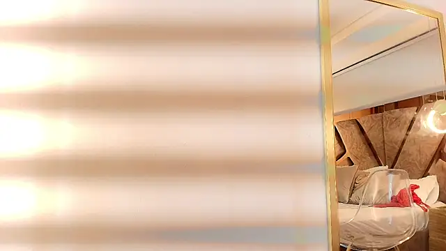 Snapshot of zarah_andrew__ chatting on 13, 11, 2025 zarah andrew online show from 13, 11, 2025