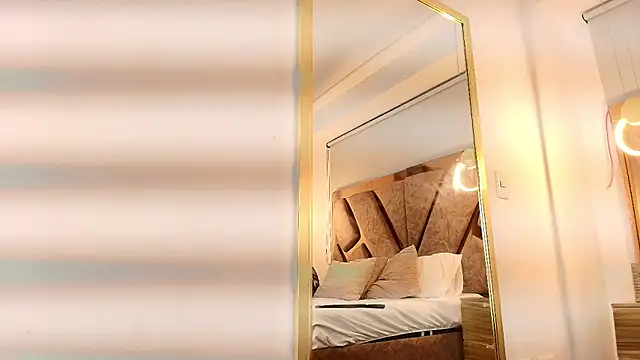 Snapshot of zarah_andrew__ chatting on 14, 11, 2025 zarah andrew online show from 14, 11, 2025