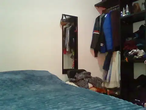 Snapshot of Barrx0018 chatting on 17, 12, 2025 Barrx0018 online show from 17, 12, 2025