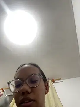 Snapshot of Valen1800 chatting on 20, 11, 2025 Valen1800 online show from 20, 11, 2025