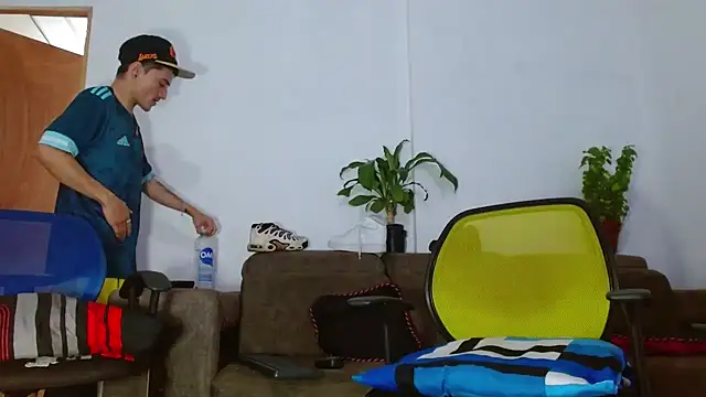 Snapshot of skinny23cm chatting on 4, 2, 2026 skinny23cm online show from 4, 2, 2026