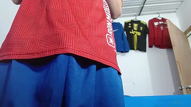 Snapshot of skinny23cm chatting on 12, 2, 2026 skinny23cm online show from 12, 2, 2026