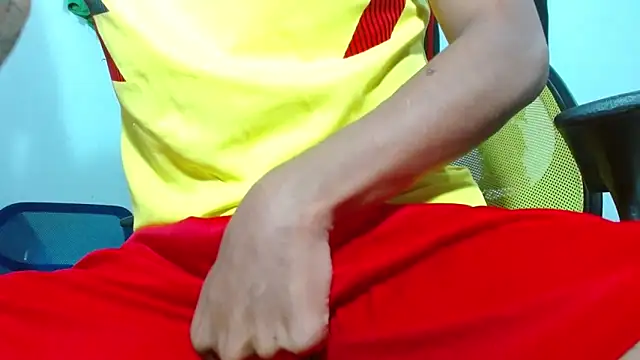 Snapshot of skinny23cm chatting on 23, 2, 2026 skinny23cm online show from 23, 2, 2026