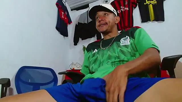 Snapshot of skinny23cm chatting on 26, 2, 2026 skinny23cm online show from 26, 2, 2026