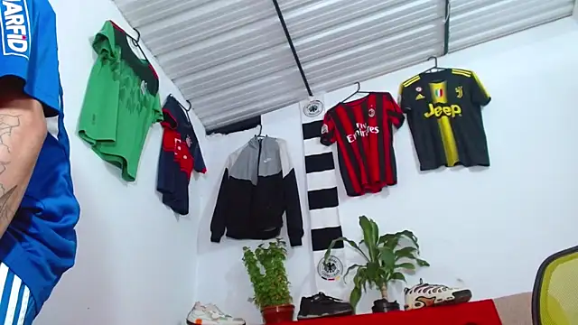 Snapshot of skinny23cm chatting on 27, 2, 2026 skinny23cm online show from 27, 2, 2026