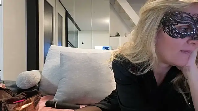 Snapshot of bellemasquer chatting on 15, 3, 2026 bellemasquer online show from 15, 3, 2026