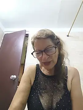 Snapshot of MaryeLunna chatting on 4, 6, 2026 MaryeLunna online show from 4, 6, 2026