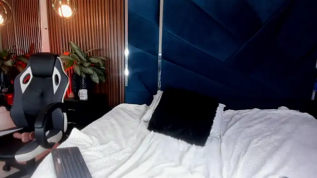 EmilyDuran  online show from 18, 9, 2025