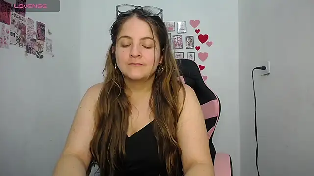 Pregnant Kloe online show from 14, 5, 2026