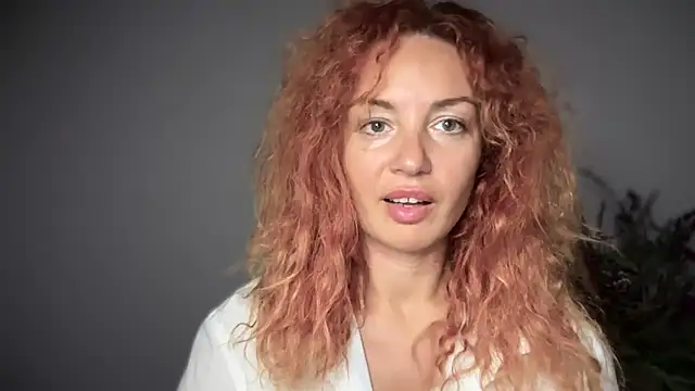 Reddgiirl online show from 18, 10, 2025