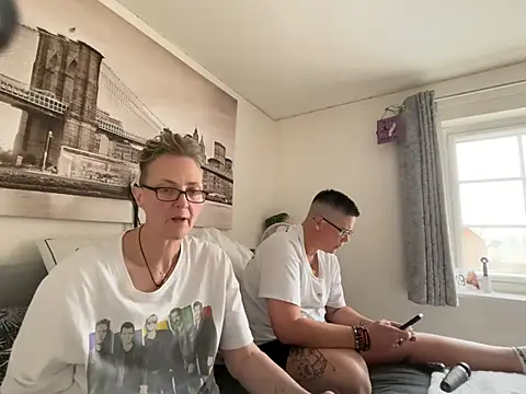 Snapshot of Curvy-Jinx chatting on 11, 6, 2026 Curvy-Jinx online show from 11, 6, 2026