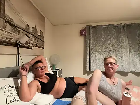 Snapshot of Curvy-Jinx chatting on 17, 7, 2026 Curvy-Jinx online show from 17, 7, 2026
