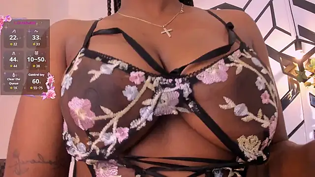 Snapshot of VictoriaKroft chatting on 23, 10, 2025 VictoriaKroft online show from 23, 10, 2025