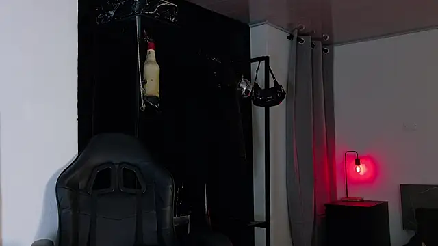 Angelabl0odborne online show from 4, 10, 2025