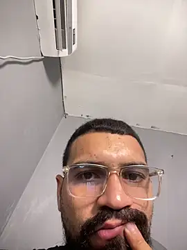 Snapshot of vincentjaxon chatting on 5, 4, 2026 vincentjaxon online show from 5, 4, 2026