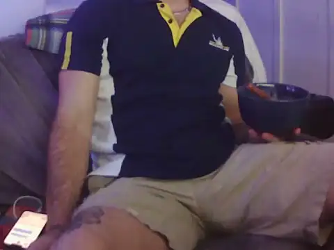 Luv2SuckBWC92 online show from 10, 9, 2025