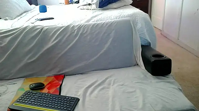 Luv2SuckBWC92 online show from 2, 10, 2025