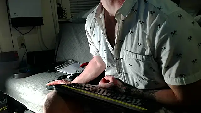 Luv2SuckBWC92 online show from 23, 11, 2025