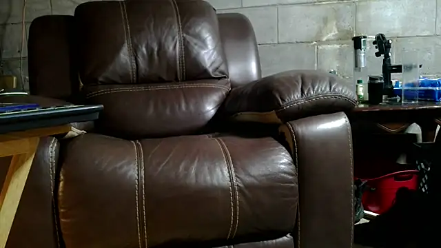 Luv2SuckBWC92 online show from 20, 12, 2025