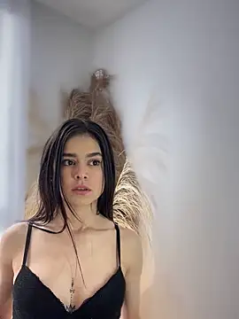 Sofi Leal online show from 4, 10, 2025