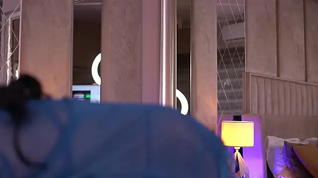 Snapshot of FrancescaDante chatting on 8, 10, 2025 FrancescaDante online show from 8, 10, 2025